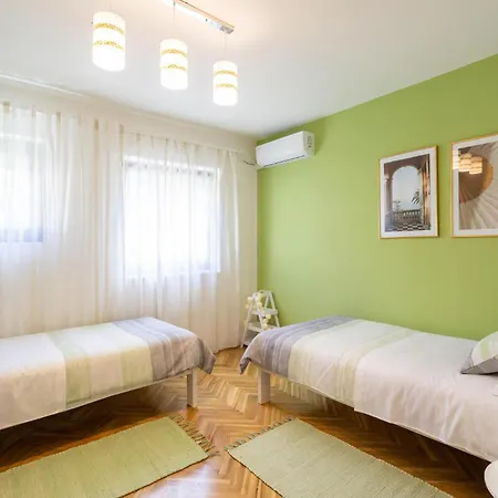Awesome In With Kitchen Žrnovnica
